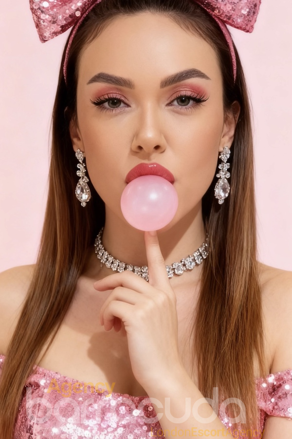 second image of Amelia