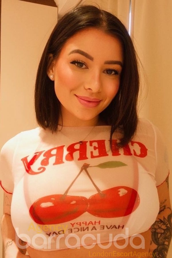 second image of Janaina