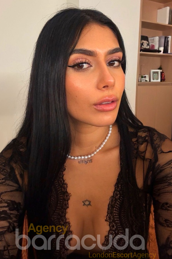 second image of Saphira