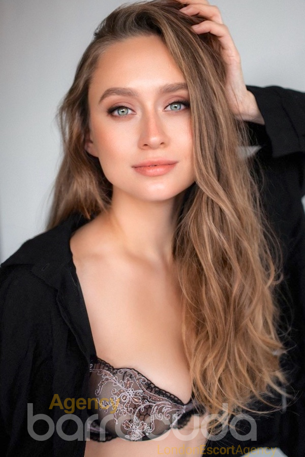 second image of Adona