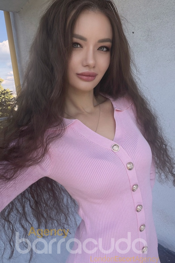 Minnie - Photo 16