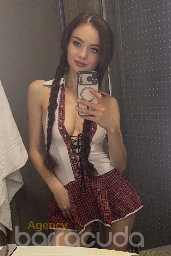 Minnie - Photo 17