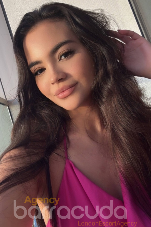 second image of Muneca